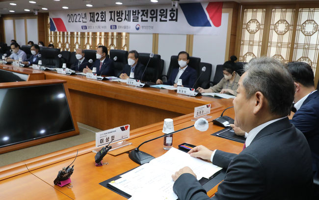 이상민 행정안전부 장관이 11일 정부서울청사에서 열린 지방세발전위원회에 참석해 발언하고 있다.(사진=뉴시스 제공) 