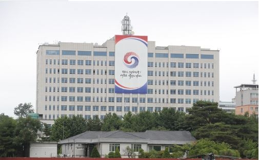 서울 용산구 옛 미군기지에 조성된 용산공원에서 보이는 대통령 집무실. (사진=뉴시스 제공)