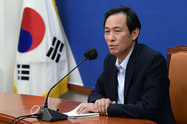 우상호 더불어민주당 비상대책위원장이 11일 오후 국회에서 기자간담회를 하고 있다.(사진=뉴시스 제공)