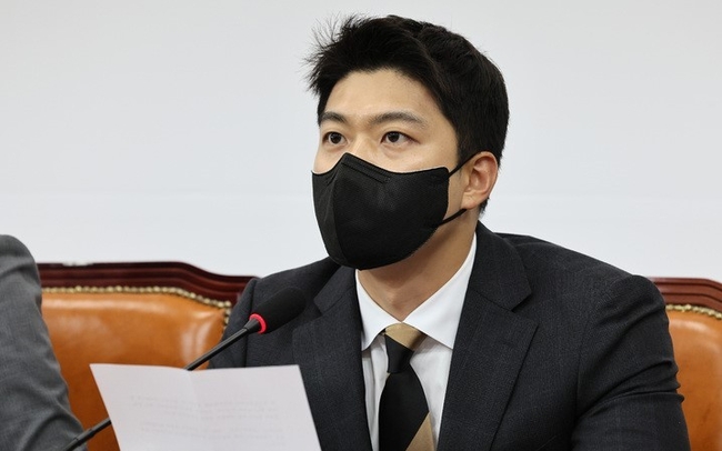  김용태 국민의힘 청년최고위원이 지난달 29일 국회에서 열린 최고위원회의에 참석해 발언을 하고 있다. (공동취재사진)
