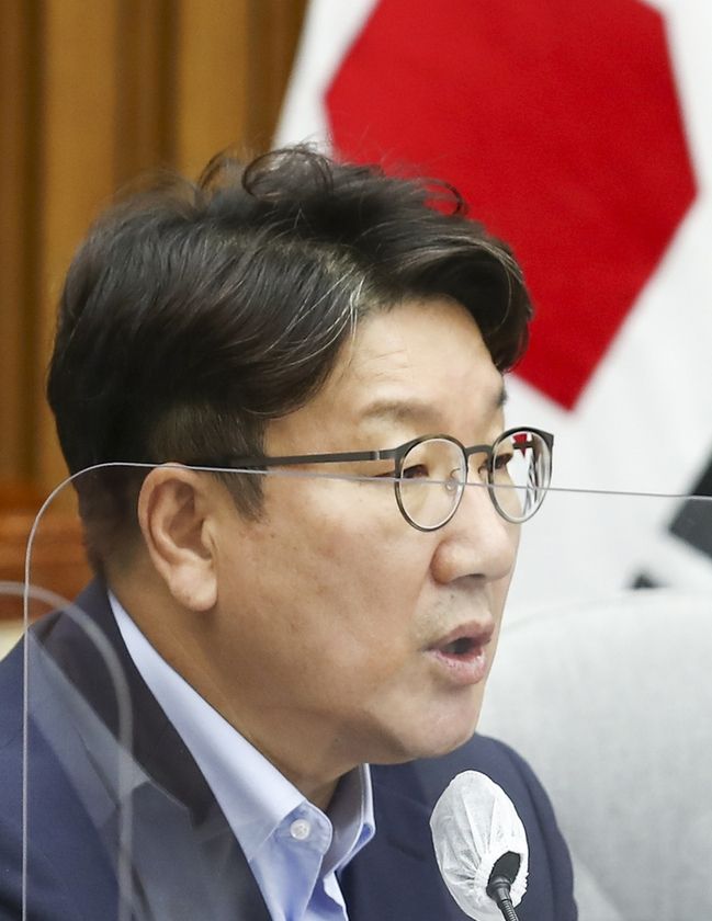 권성동(가운데) 국민의힘 원내대표가 지난 10일 오후 국회에서 열린 수해대책점검 긴급 당·정 협의회에서 발언을 하고 있다. (사진=뉴시스 제공)