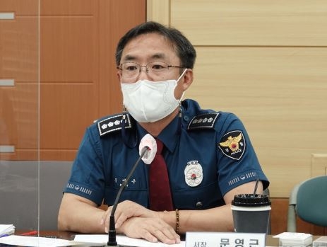 문영근 신임 제주동부경찰서장이 17일 오후 제주동부서에서 열린 기자간담회에서 취재진 질문에 답변하고 있다 (사진=뉴시스 제공)