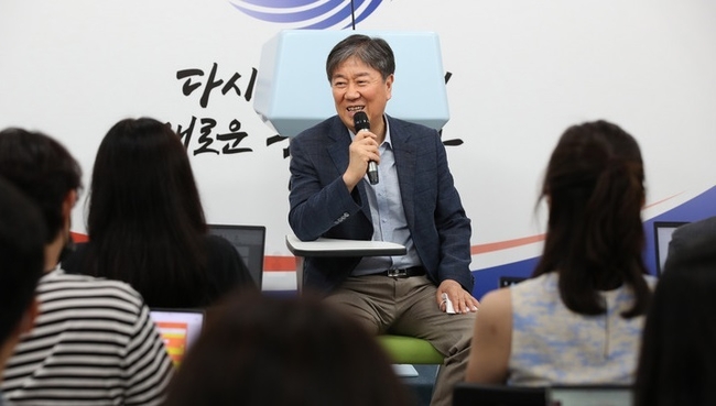 김대기 비서실장이 지난달 24일 서울 용산 대통령실 청사에서 기자간담회를 하고 있다. (사진=뉴시스 제공)