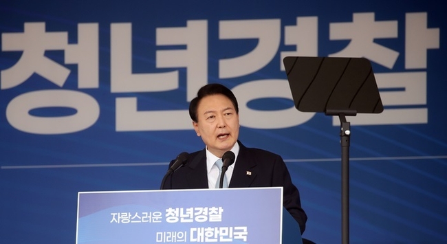 윤석열 대통령이 19일 충북 충주 중앙경찰학교 대운동장에서 열린 중앙경찰학교 310기 졸업식에서 축사하고 있다. (사진=뉴시스 제공)