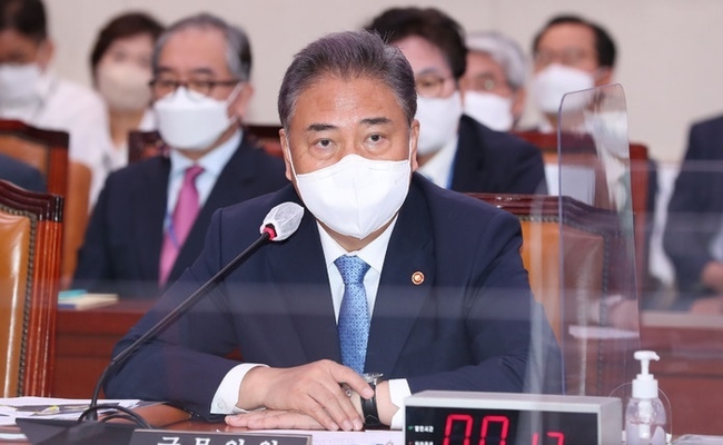 박진 외교부 장관이 19일 오전 서울 여의도 국회에서 열린 제399회국회(임시회) 제2차 외교통일위원회 회의에서 의원들의 질의에 답하고 있다. (사진=뉴시스 제공)
