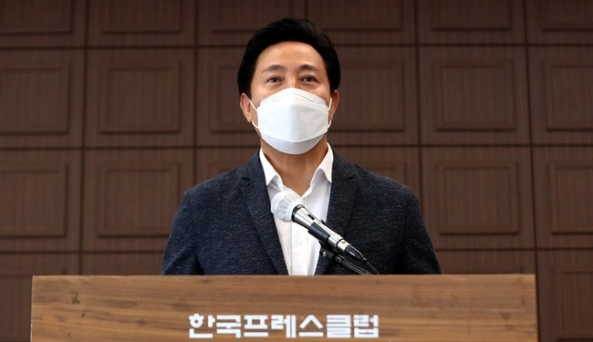 한국기자협회 창립 58주년 기념식이 열린 17일 오전 서울 중구 프레스센터에서 오세훈 서울시장이 축사를 하고 있다 (사진=뉴시스)