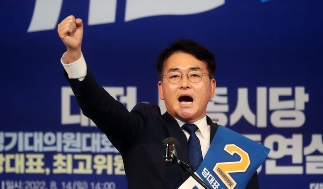 박용진 더불어민주당 당대표 후보가 연설을 하며 지지를 호소하고 있다.(사진=뉴시스)