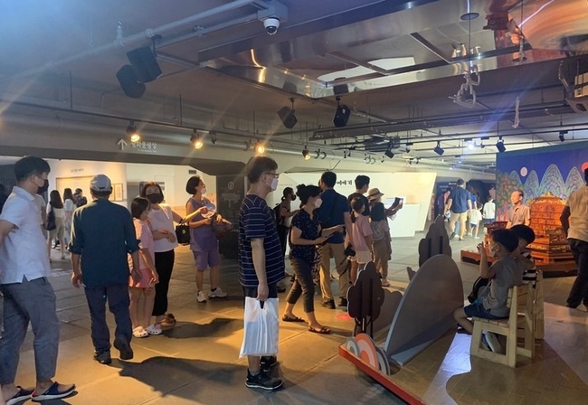 '세종·충무공 이야기'를 찾은 관람객들.(제공=서울시)