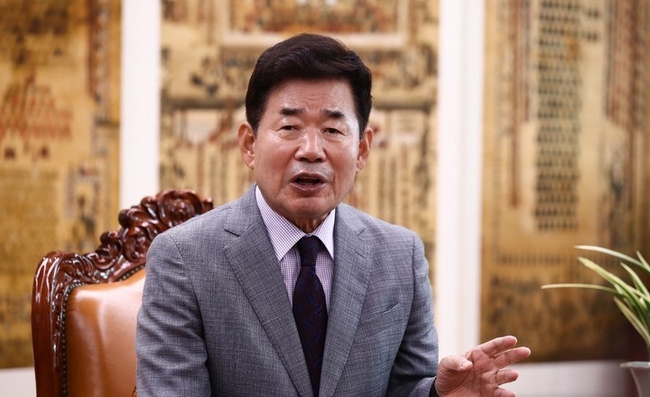 김진표 국회의장이 21일 오후 서울 여의도 국회 의장집무실에서 기자간담회를 하고 있다. (공동취재사진)