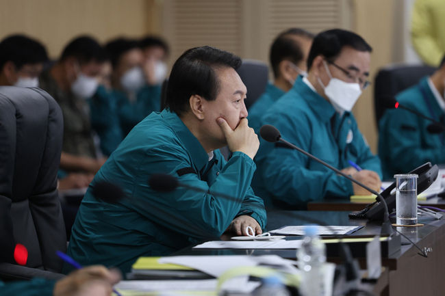 윤석열 대통령이 22일 서울 용산 대통령실 국가위기관리센터에서 열린 을지 국가안전보장회의(NSC)를 주재하고 있다. (사진=대통령실 제공)