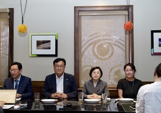 미 국무부 초청으로 워싱턴 DC를 방문한 여야 방미단. 왼쪽부터 김한정 더불어민주당 의원, 정진석 국회부의장, 김정재 국민의힘 의원 이재정 더불어민주당 의원. (사진=워싱턴특파원단 제공) 
