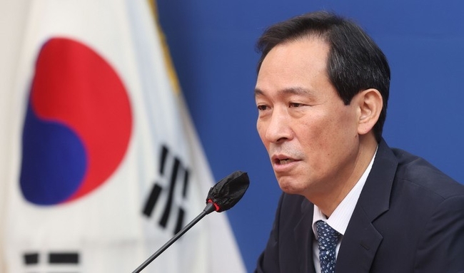 우상호 더불어민주당 비상대책위원장이 지난 26일 오전 서울 여의도 국회에서 열린 비대위 활동 마지막 기자간담회에서 소회를 밝히고 있다. (공동취재사진)