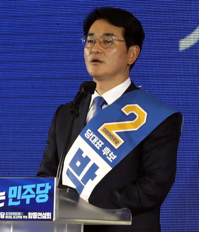 박용진 더불어민주당 당대표 후보가 27일 경기도 고양시 킨텍스 제2전시장에서 열린 더불어민주당 서울시당 제5차 정기대의원대회 및 당대표·최고위원 후보 합동연설회에서 정견발표를 하고 있다. (사진=뉴시스)