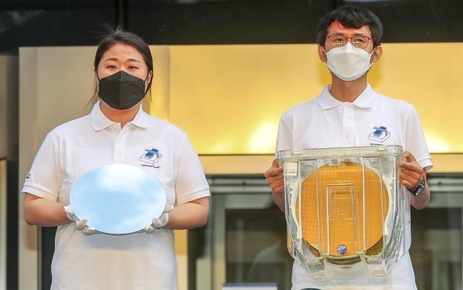 지난달 25일 오전 경기도 화성시 삼성전자 화성캠퍼스에서 세계 최초로 3나노미터 공정으로 양산한 반도체 제품이 공개되고 있는 모습. (사진=뉴시스 제공)