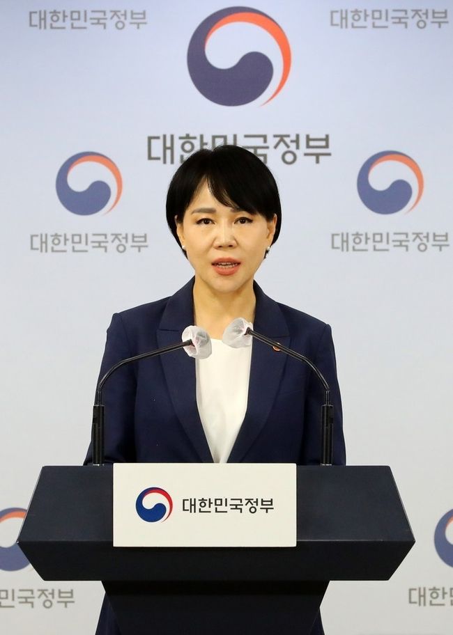 전현희 국민권익위원장이 8일 오전 서울 종로구 정부서울청사 브리핑실에서 감사원의 권익위 감사 재연장과 관련해 위원장 사퇴를 위한 표적감사라며 즉각 중단을 요청하고 있다. (사진=뉴시스 제공)