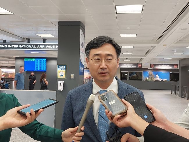 지난 13일(현지시간) 한미 고위급 확장억제전략협의체(EDSCG) 참석차 워싱턴 DC에 도착한 신범철 국방부 차관(사진=뉴시스 제공)