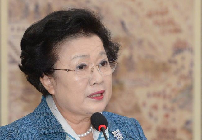 지난 2015년 10월 서울 여의도 국회에서 열린 교육문화체육관광위원회 동북아역사왜곡대책특별위원회 전체회의에서 이배용 한국학중앙연구원장이 업무보고 하고 있다. (사진=뉴시스 제공)