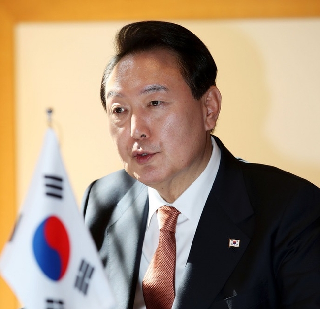윤석열 대통령이 21일(현지시간) 뉴욕 주 유엔 대한민국 대표부에서 올라프 숄츠 독일 총리와 한·독 정상회담을 하고 있다. (사진=뉴시스 제공)
