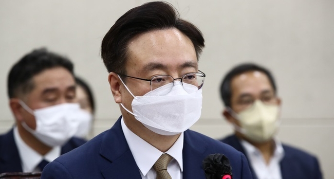 조규홍 보건복지부 장관 후보자가 27일 서울 여의도 국회 보건복지위원회에서 열린 인사청문회에서 의원들의 질의에 답변하고 있다. (사진=뉴시스 제공)