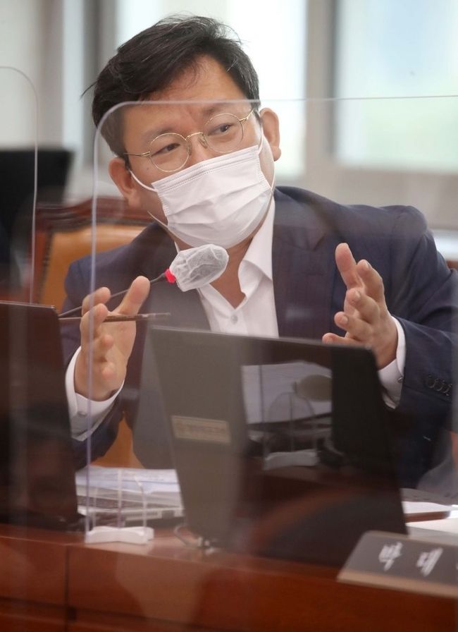 김형동 국민의힘 의원이 23일 서울 여의도 국회에서 열린 환경노동위원회 전체회의에서 발언하고 있다. (사진=뉴시스 제공)