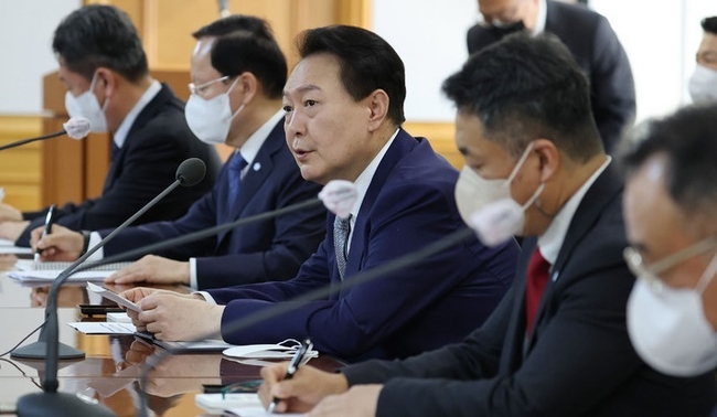 윤석열 대통령이 30일 오전 서울 중구 명동 국제금융센터에서 열린 제3차 거시금융 상황점검회의를 주재하고 있다. (사진=뉴시스 제공)