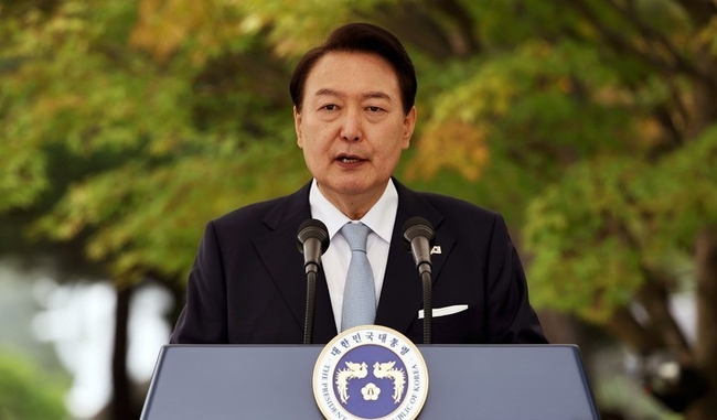 윤석열 대통령이 지난 1일 충남 계룡대 내 벽천호수 광장에서 열린 국군의 날 기념 경축연에서 축하말을 하고 있다. (사진=대통령실)