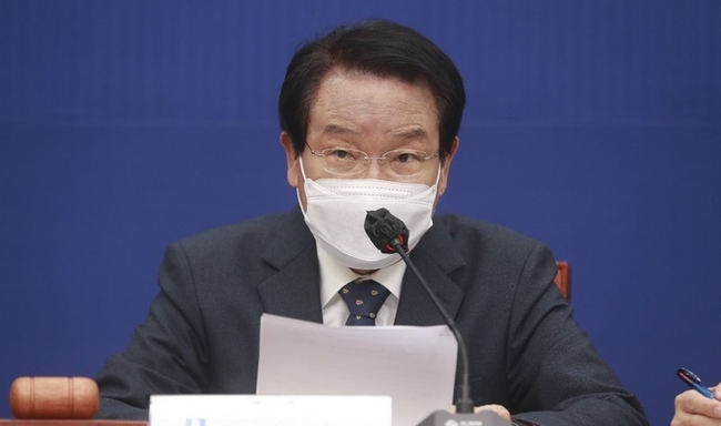 변재일 더불어민주당 중앙위원회 의장이 지난 4월 1일 서울 여의도 국회에서 열린 제2차 중앙위원회에서 발언하고 있다.(사진=뉴시스 제공)