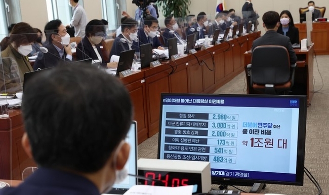 추경호 경제부총리 겸 기획재정부 장관이 4일 서울 여의도 국회에서 기획재정위원회의 기획재정부(경제·재정정책)에 대한 국정감사에 출석해 양기대 더불어민주당 의원의 질의를 듣고 있다. (사진=뉴시스 제공)