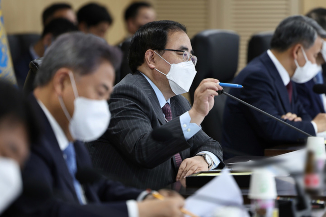 김성한 국가안보실장이 지난달 28일 용산 대통령실 국가위기관리센터에서 북한의 단거리 탄도미사일 발사 관련 긴급 국가안전보장회의(NSC) 상임위원회를 주재하고 있다. (사진=대통령실 제공)