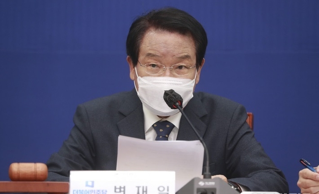  변재일 더불어민주당 중앙위원회 의장이 지난 1일 서울 여의도 국회에서 열린 제2차 중앙위원회에서 발언하고 있다.(사진=뉴시스 제공)
