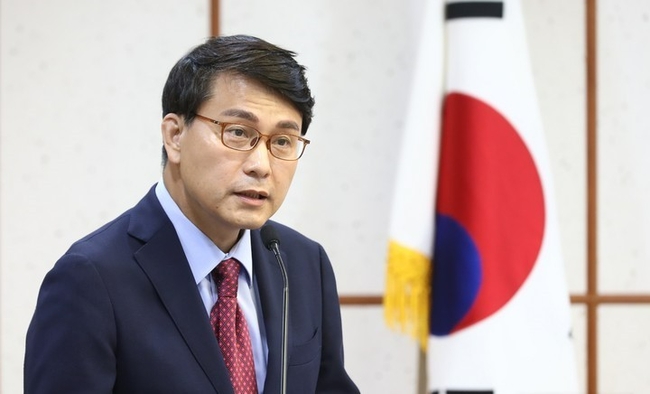 윤상현 국민의힘 의원이 지난달 6일 서울 여의도 국회 의원회관에서 열린 '통신비밀보호법 개정안 토론회 - 동의없는 녹음, 이대로 좋은가?'에서 인사말을 하고 있다. (공동취재사진)