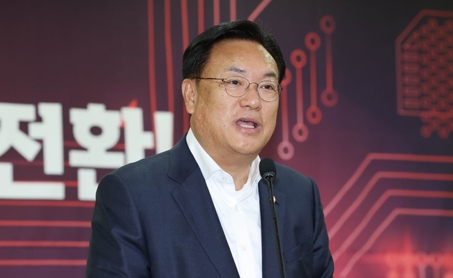정진석 국민의힘 비상대책위원장이 지난 11일 서울 여의도 국회 의원회관에서 열린 '반도체 인력양성의 대전환! 강원도가 시작합니다' 토론회에서 축사하고 있다. (사진=뉴시스 제공)