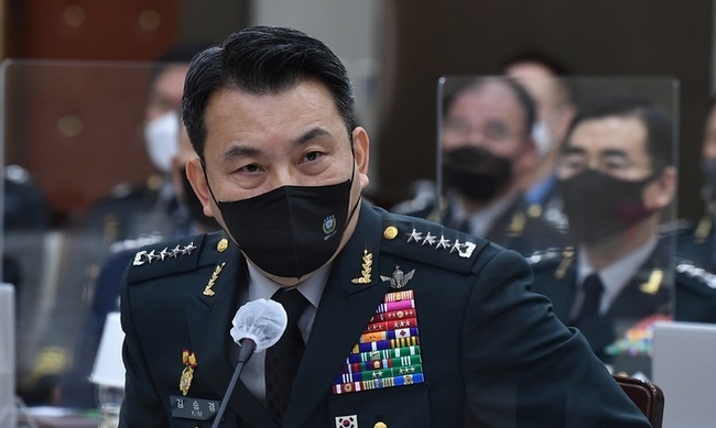 김승겸 합동참모본부 의장이 지난 6일 서울 용산구 합동참모본부 청사에서 열린 국회 국방위원회의 합동참모본부에 대한 국정감사에서 의원 질의에 답하고 있다.(사진=뉴시스 제공)