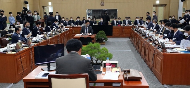 14일 세종시 국립세종수목원에서 국회 농림축산식품해양수산위원회의 산림청 등에 대한 국정감사가 열리고 있다. (사진=뉴시스 제공)
