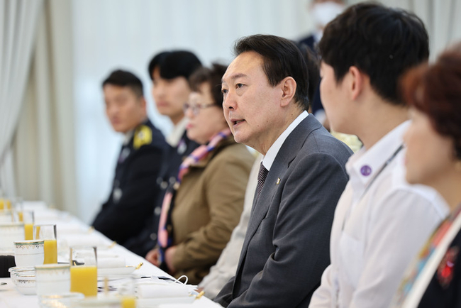 윤석열 대통령이 14일 서울 용산 대통령실에서 열린 호우 및 태풍대응 유공자 초청 오찬에서 발언하고 있다. (사진=대통령실 제공) 