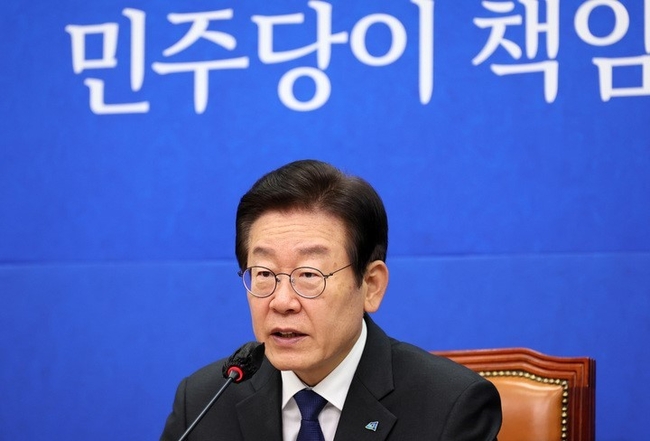 이재명 더불어민주당 대표가 지난 14일 서울 여의도 국회에서 열린 민주당 최고위원회의에 참석해 발언을 하고 있다. (공동취재사진)