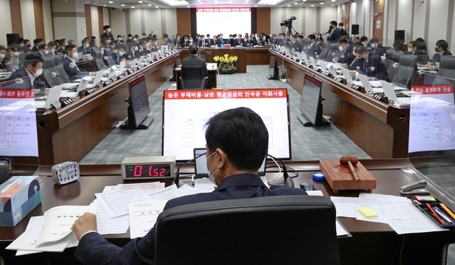 17일 오전 인천 중구 인천국제공항공사에서 국회 국토교통위원회의 인천국제공항공사, 한국공항공사 등에 대한 국정감사가 진행되고 있다. (사진=뉴시스 제공)