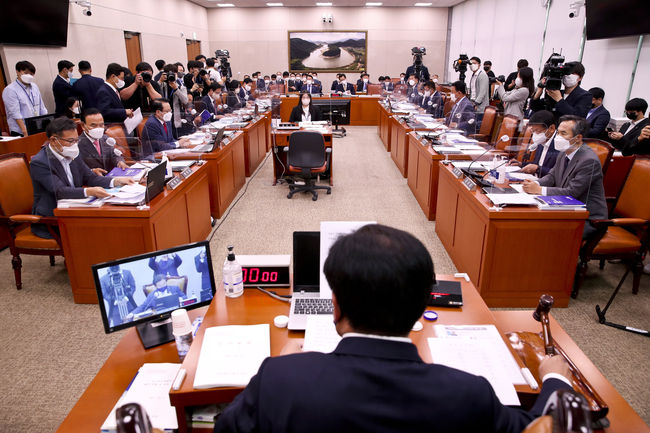 4일 국회에서 열린 농림축산식품해양수산위원회 국정감사 모습(사진=뉴시스 제공)