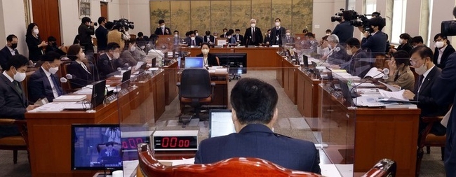 19일 서울 여의도 국회에서 문화체육관광위원회의 사행산업통합감독위원회, 한국관광공사와 국립국어원, 국립국악원, 한국예술종합학교 등에 대한 국정감사가 열리고 있다.(사진=뉴시스 제공)