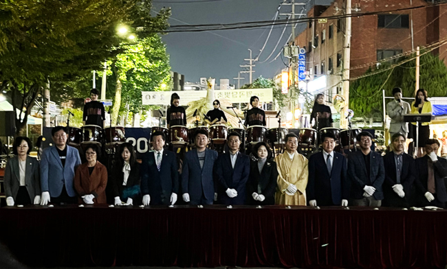 동덕여자대학교는 지난 15일 ‘월곡달빛축제’에 참여하여 지역민 중심 마을문화예술 축제의 장을 성공적으로 펼쳤다.(사진=동덕여대 제공)