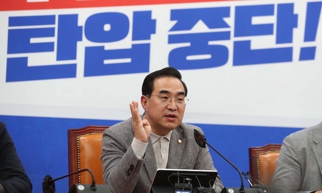박홍근 더불어민주당 원내대표가 23일 서울 여의도 국회에서 열린 기자간담회에서 발언하고 있다. (공동취재사진) 
