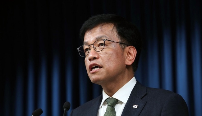 최상목 경제수석이 지난달 16일 오후 서울 용산 대통령실 브리핑룸에서 미국과 캐나다 순방의 경제 분야 주요 일정에 대해 브리핑하고 있다.(사진=뉴시스 제공)