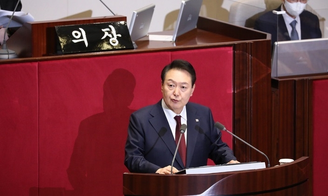 윤석열 대통령이 25일 서울 여의도 국회 본회의장에서 2023년도 예산안 시정연설을 하고 있다. (사진=뉴시스 제공)