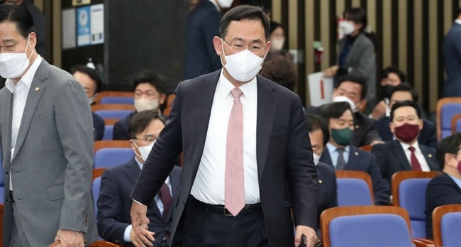  주호영 국민의힘 원내대표가 27일 서울 여의도 국회에서 열린 의원총회에 참석하고 있다. (사진=뉴시스 제공)