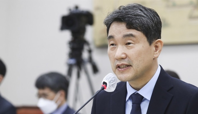  이주호 사회부총리 겸 교육부장관 후보자가 28일 오전 서울 여의도 국회 교육위원회 회의실에서 열린 인사청문회에서 의원 질의에 답하고 있다. (사진=뉴시스 제공)