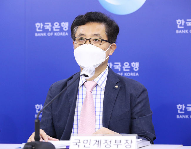 최정태 한국은행 경제통계국 국민계정부장이 지난 9월 1일 서울 중구 한국은행에서 열린 2022년 2/4분기 국민소득(잠정) 설명회에서 발표하고 있다. (사진=한국은행 제공)