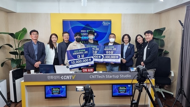 수상자와 참여심사위원단_단체사진