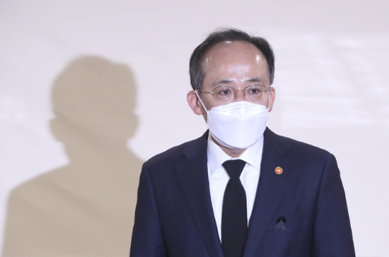 추경호 경제부총리 겸 기획재정부 장관이 3일 오전 서울 중구 은행회관에서 열린 비상거시경제 금융회의에 참석하고 있다. (사진=뉴시스 제공)