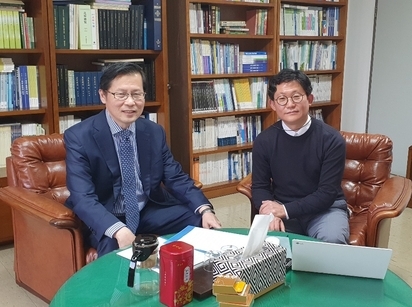 (왼쪽)정성장 세종연구소 북한연구센터장, (오른쪽)시사뉴스 김철우 기자