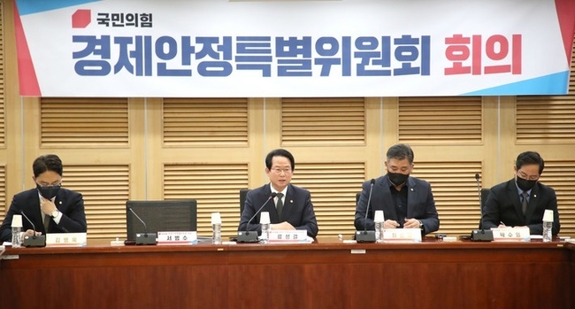  류성걸 국민의힘 경제안정특별위원장이 7일 서울 여의도 국회 의원회관에서 열린 국민의힘 경제안정특별위원회 임명장 수여식 및 제1차 회의에서 모두발언을 하고 있다. (사진=뉴시스 제공)